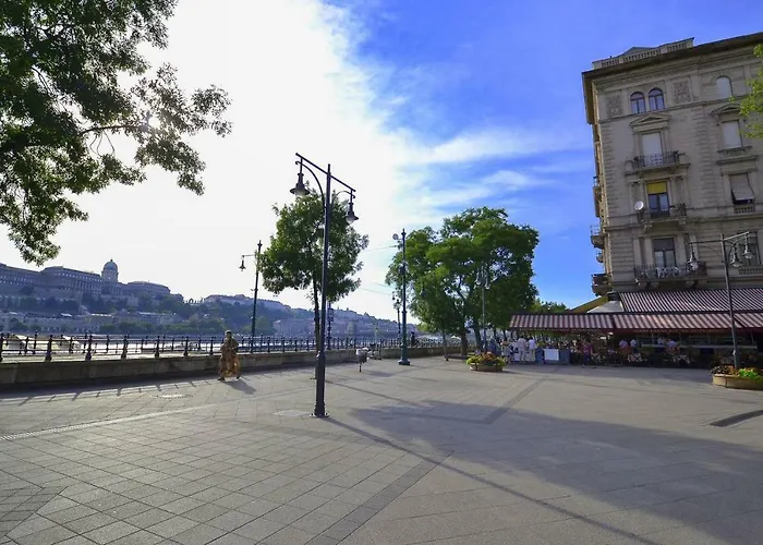 Vigado Square Panorama *