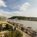 Vigado Square Panorama ブダペスト