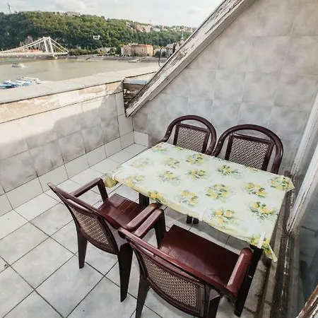 Vigado Square Panorama Apartman *